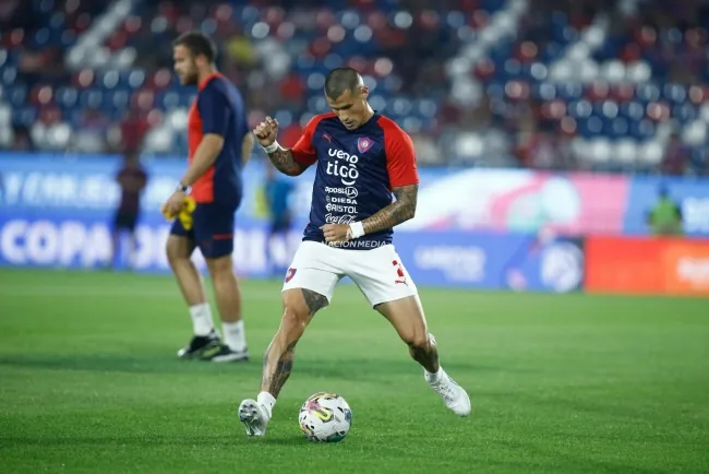 Tensión en Cerro Porteño: Alan Benítez Responde a la Hinchada tras Ser Sustituido ante Luqueño