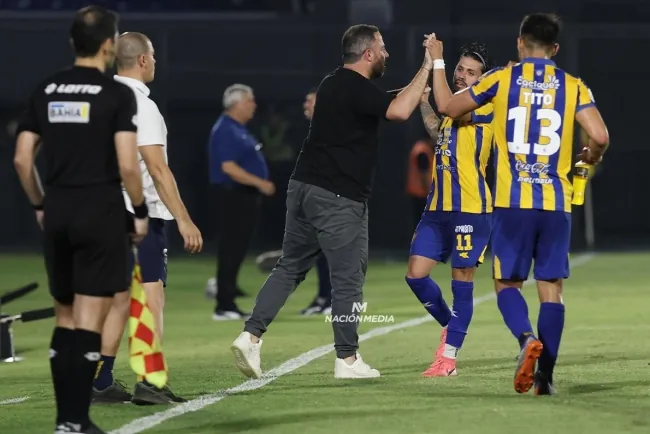 Juan Pablo Pumpido Celebra su Primera Victoria en la Copa de Primera como DT de Luqueño ante Cerro Porteño